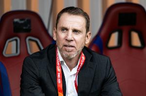 足球报：小将、后腰和塞鸟是国足看点 各方对蒯纪闻有充分信心