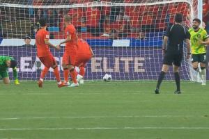 热议国足半场：噩梦一般，中场不设防伊万还上前锋；不惨案就行