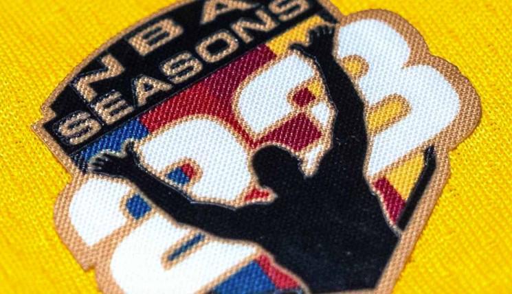 bob半岛体育平台-ESPN：剩余46场詹姆斯将身着特别球衣，赛后徽章将被制成球星卡