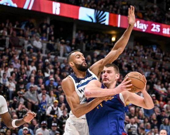 bob半岛体育官网-高度+篮板优势逆转！双塔限制约基奇 掘金该紧张了