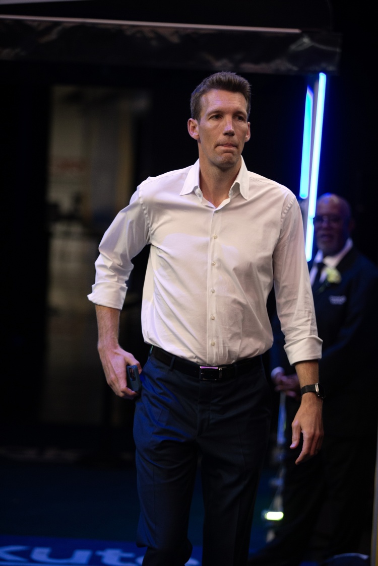 bob半岛体育平台-邓利维：上任时就知道要做很多艰难的决定 我始终忠于球队和老板